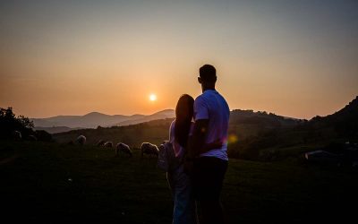 GOLDEN HOUR PRE-WEDDING SHOOT LLANGOLLEN – DAN + SHANNEN